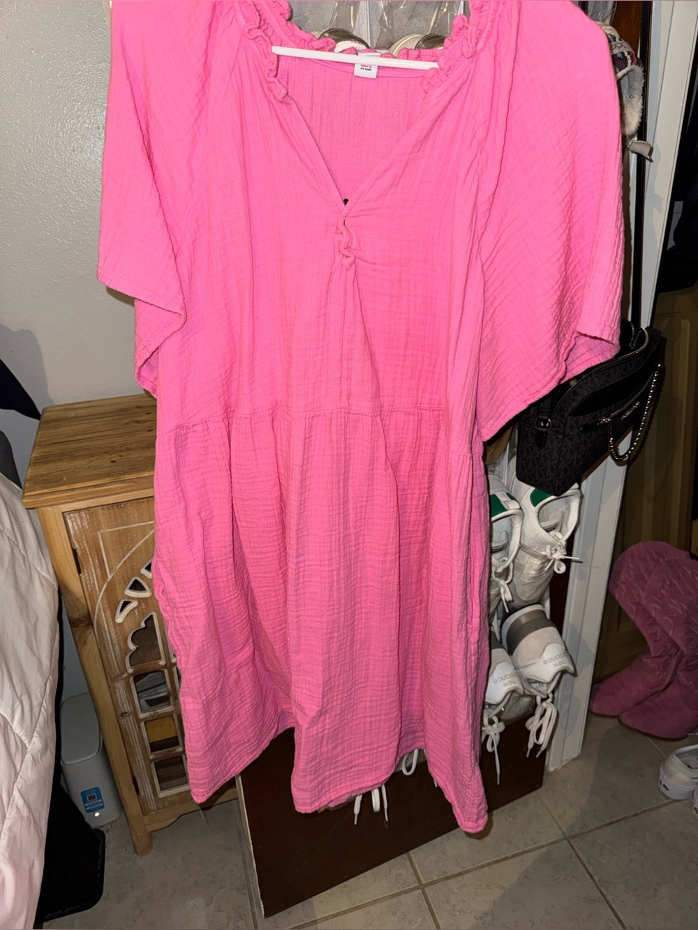 Pink Women's Lightweight V-Neck Drss with Pockets
